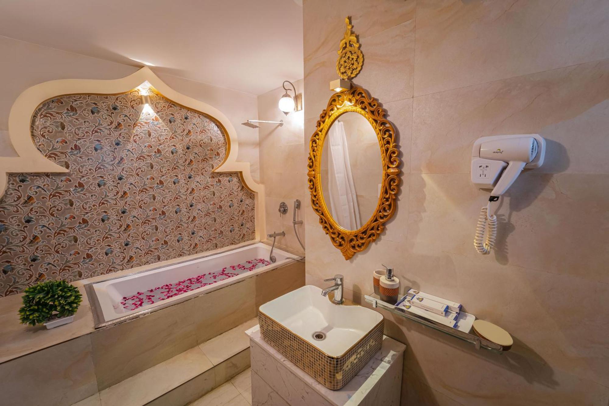The Neeraj Ganga Heritage Palace Rishīkesh Zewnętrze zdjęcie